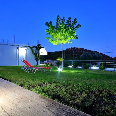 Apartament Cozy - Spacious Garden Retreats Erétria