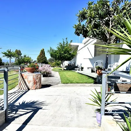 Apartament Cozy - Spacious Garden Retreats Erétria